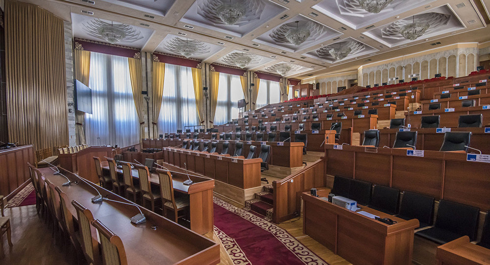 Жогорку Кеңештин 7-чакырылышынын депутаттары келбей жатып эле кабинет талашып жатышабы? Расмий жооп