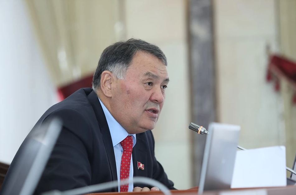 Декларация-2020. Уялчаак атыккан депутат Камчыбек Жолдошбаев батирде жашайт