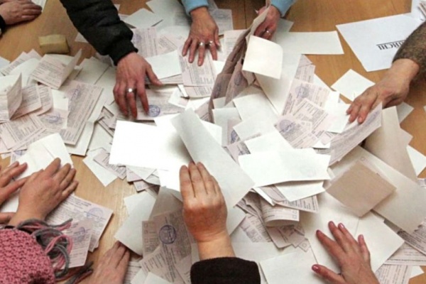 "Бүтүн Кыргызстан" партиясы добуштарды кайра саноону талап кылууда