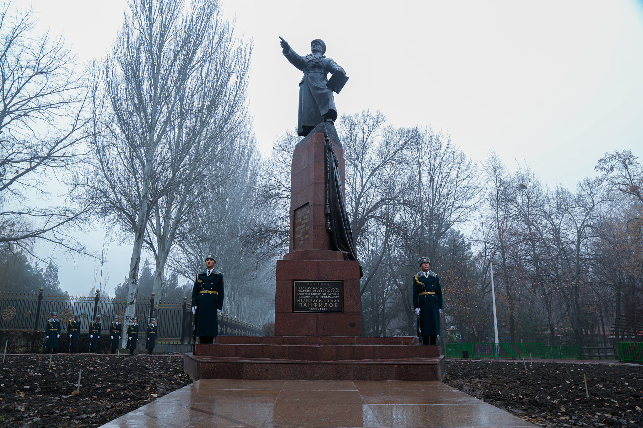 Иван Панфиловдун жаңыланган эстелигинин ачылыш аземи болуп өттү