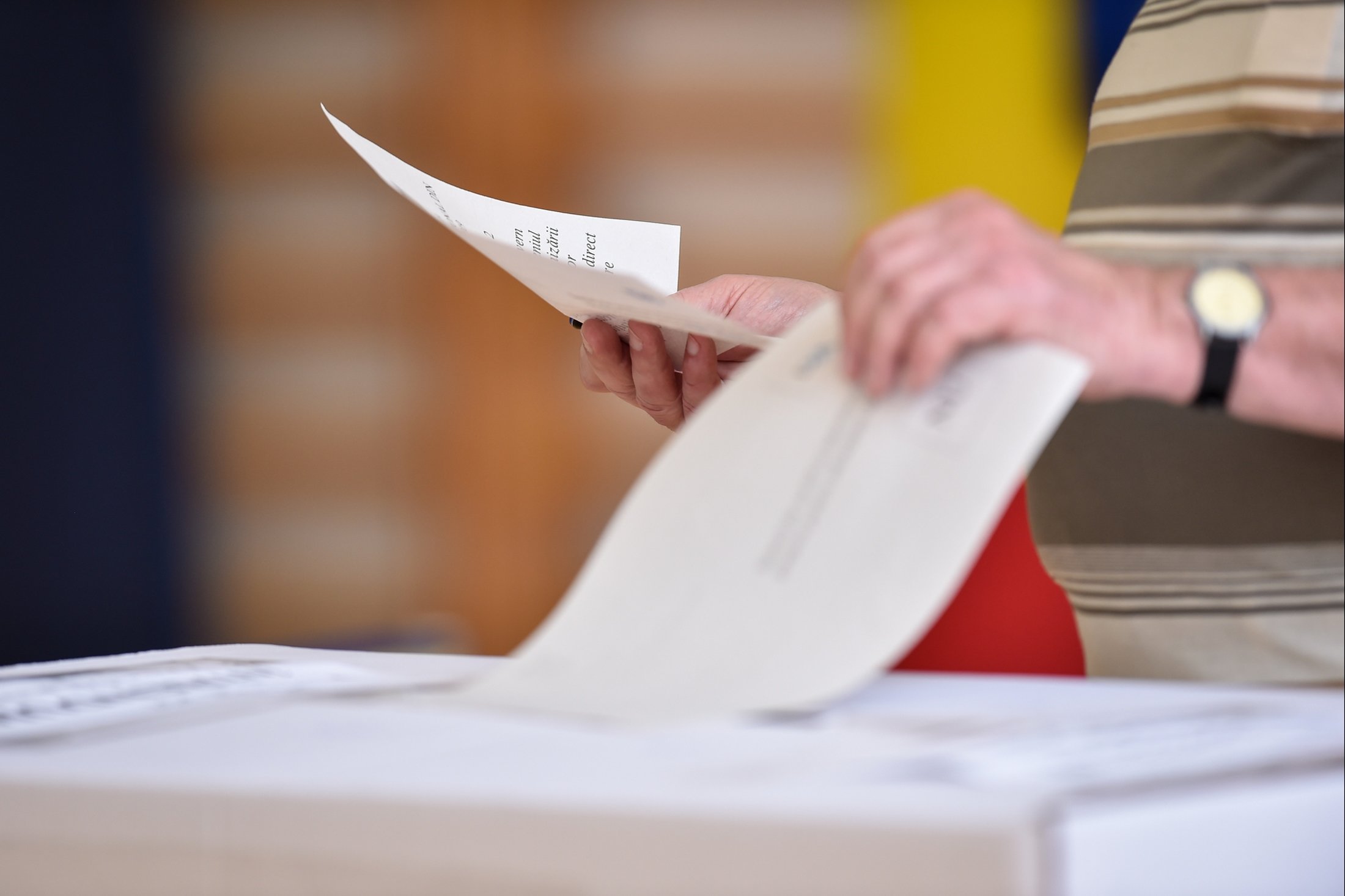 Шайлоонун алдын ала жыйынтыгы. Жеңишке жеткен партиялар добуштарды кайра саноону талап кылышууда