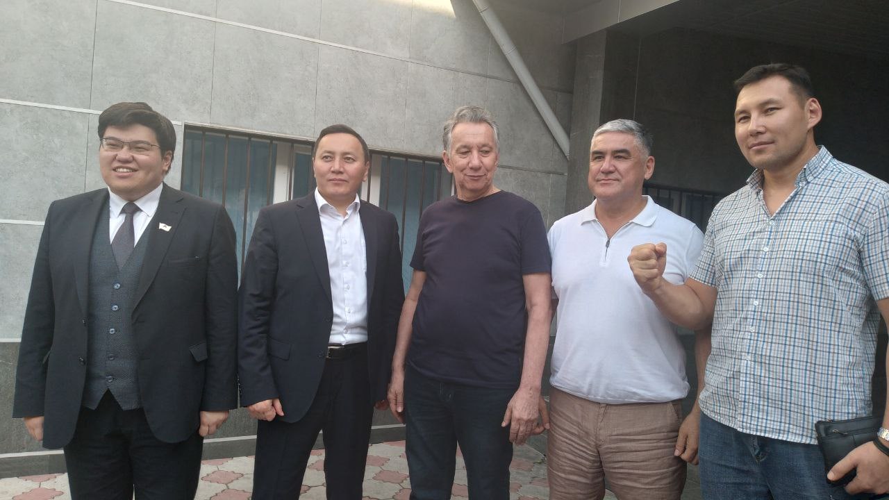 Фарид Ниязовдун 3 жылга жакын камактан кийинки эркиндиктеги видеосу чыкты (видео)