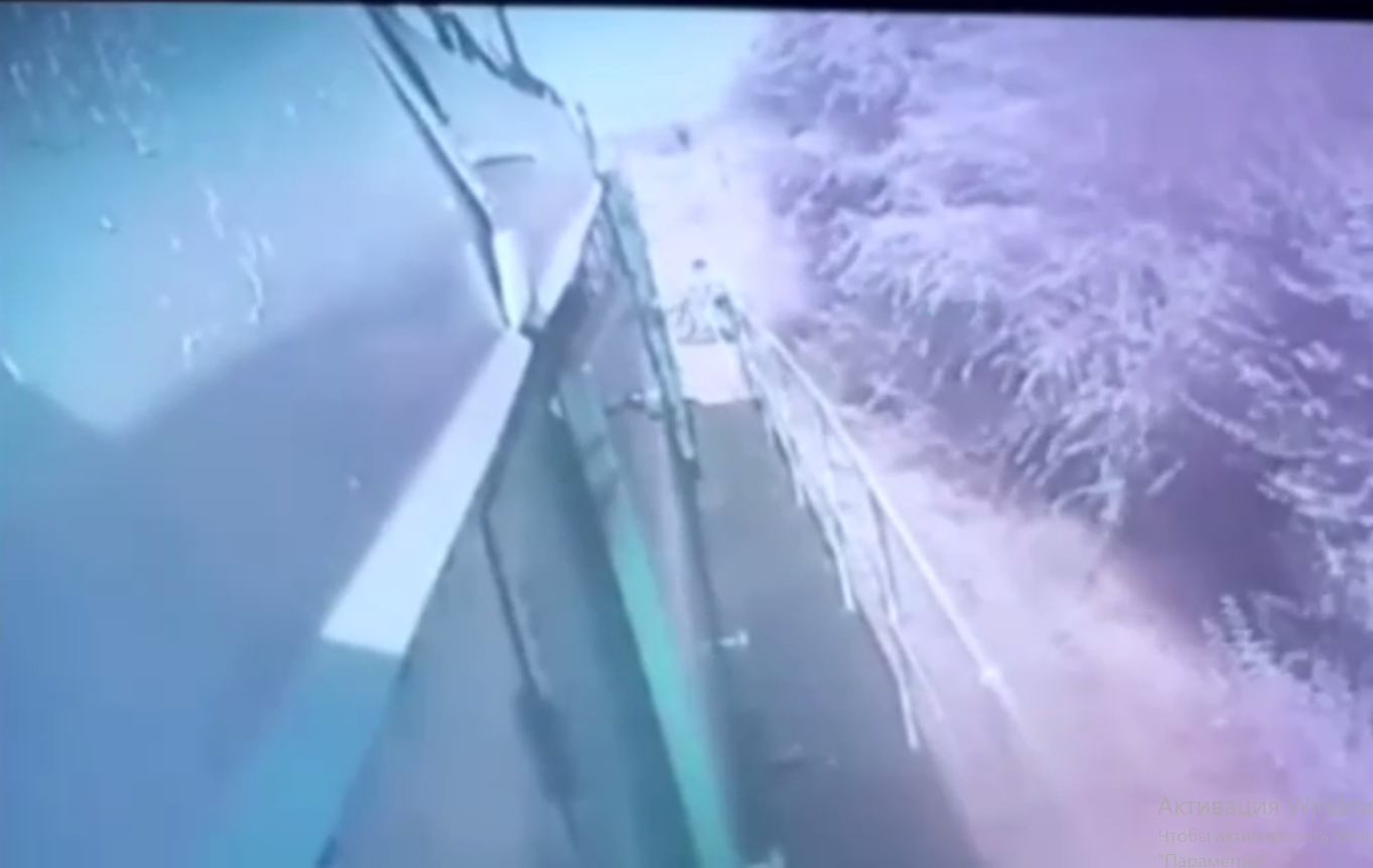 Тепловоз сүзүп көз жумган жигиттин окуясы. Кырсыктын видеосу тарады (видео)