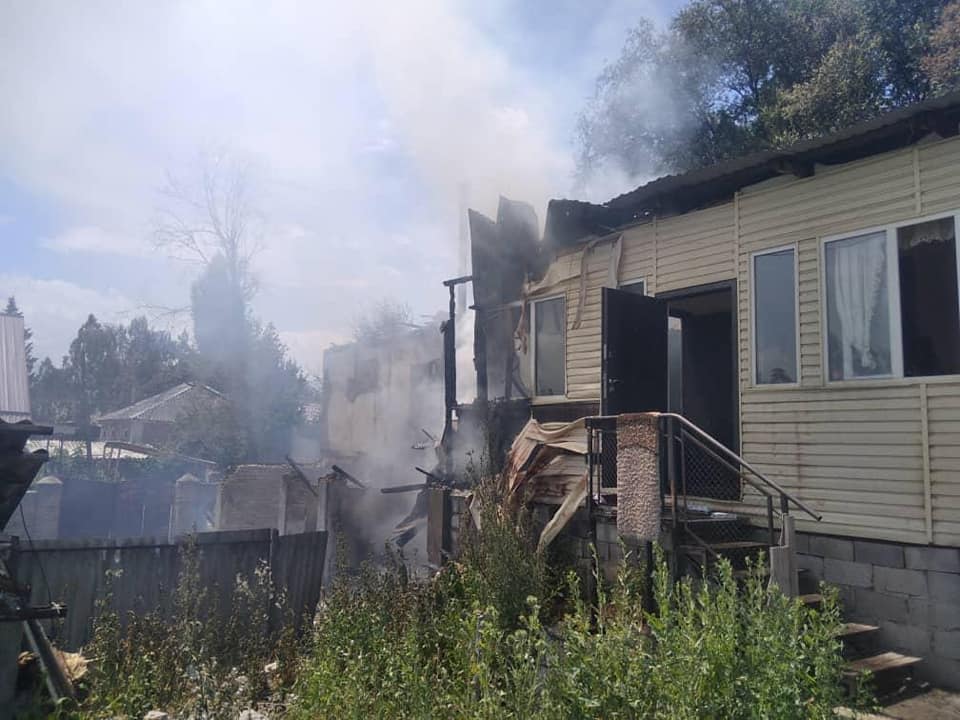 Чүйдө үй өрттөнүп, 16 жашар бала каза болду