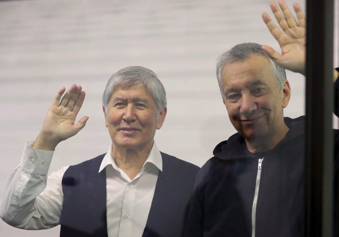 Атамбаев менен Ниязов үй камагына бошотулду. Бирок мурдагы президент абакта калат