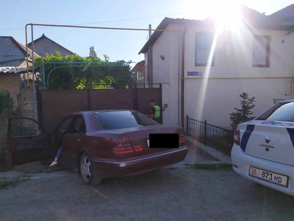 Бишкектик тургун эшиктин алдында турган унаасын таппай калган. 20 жаштагы жигит кармалды