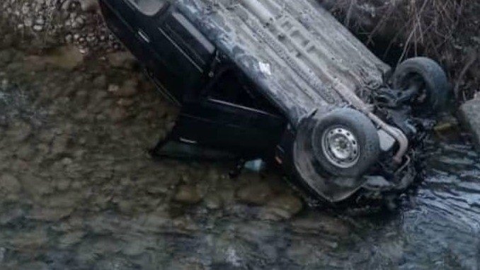 "Каза болгондор жок". Баткенде унаа сайга кулап кеткен