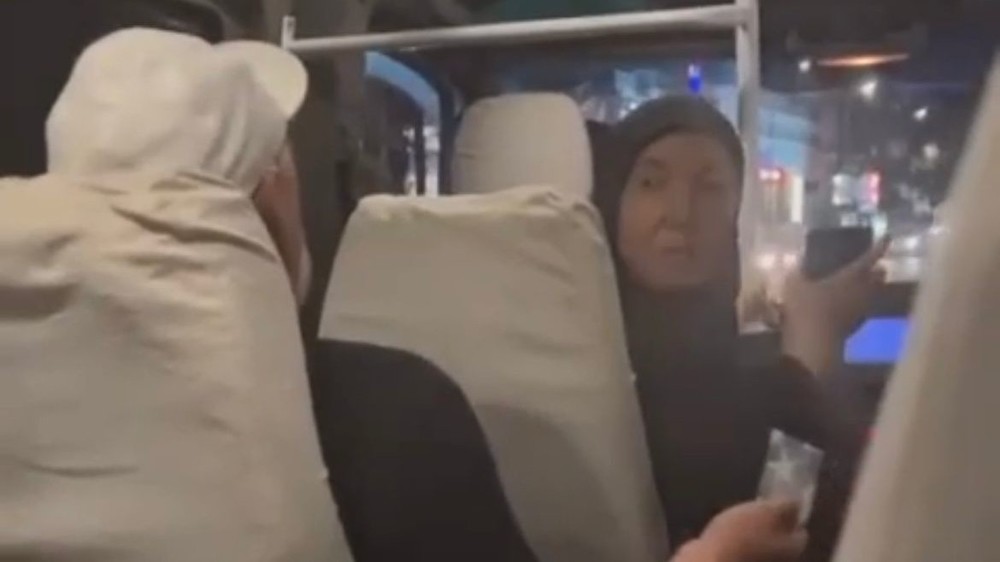 Бишкектеги коомдук транспортто чыр чыгарган жүргүнчү милицияга жеткирилди