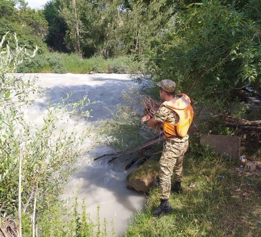 Чүйдө апасы наристеси менен сууга агып кеткен. Келиндин жансыз денеси табылды
