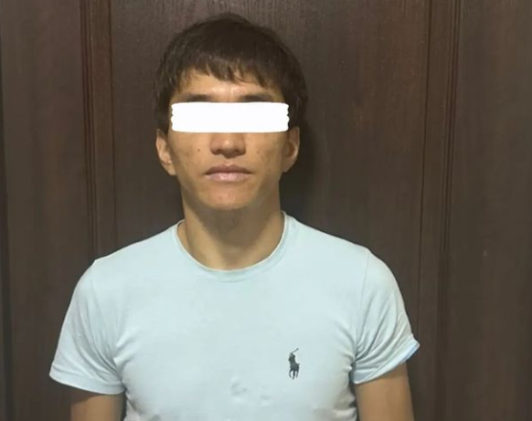 "Общакка беришиң керек". Ошто жигиттин унаасын коркутуп, тартып алышкан