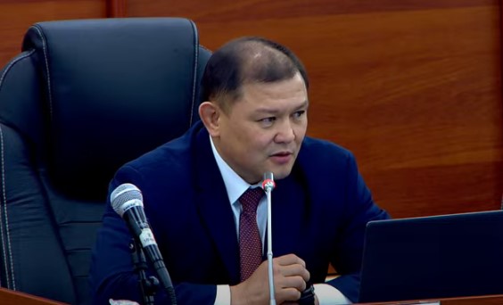 "Элдин чыдамы менен ойногон болбойт". Депутат жаңы ачылган автобекетте шарт жок экенин айтты