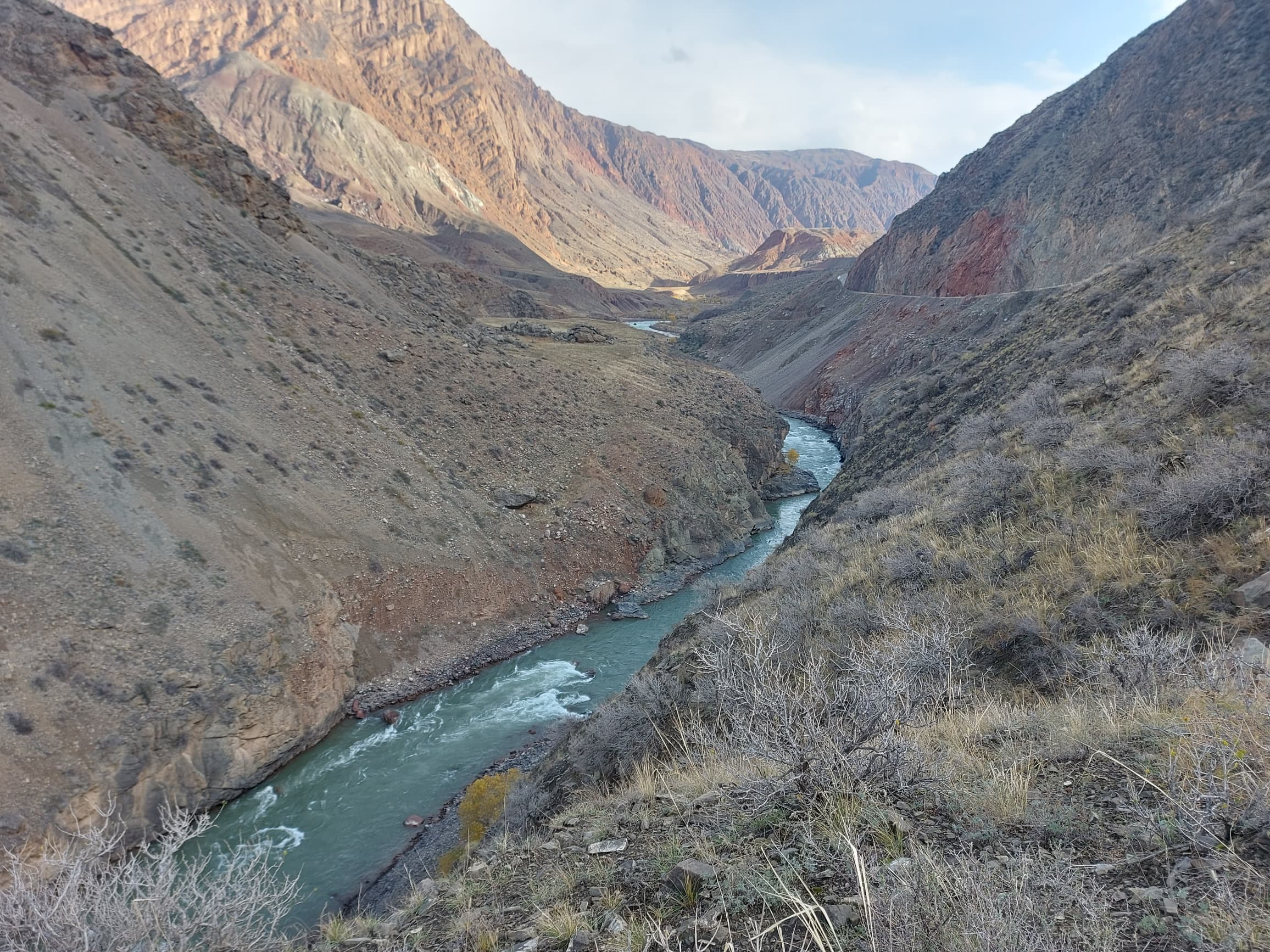 Жумгалда дайынсыз болуп жаткан ата-баланы издөөгө бүгүн 104 адам чыкты
