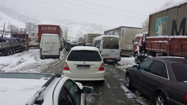 ӨКМ эскертет: Жайкы дөңгөлөктүү унаалар посттордон өткөрүлбөйт