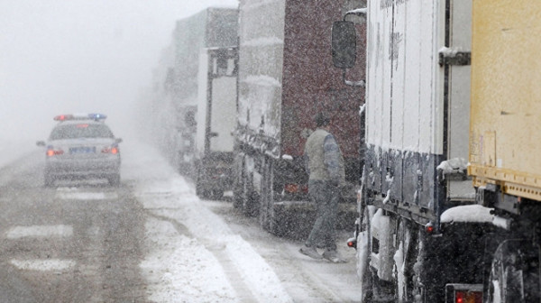 "Сосновка" жана "Арал" постунда оор жүк ташуучу унааларга чектөө алынды