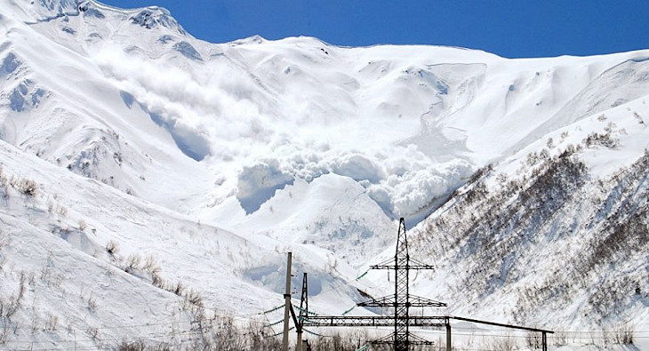 Шашылыш билдирүү: Ашууларда кар көчкү түшүүcү жана кар күрткүсү күтүлөт