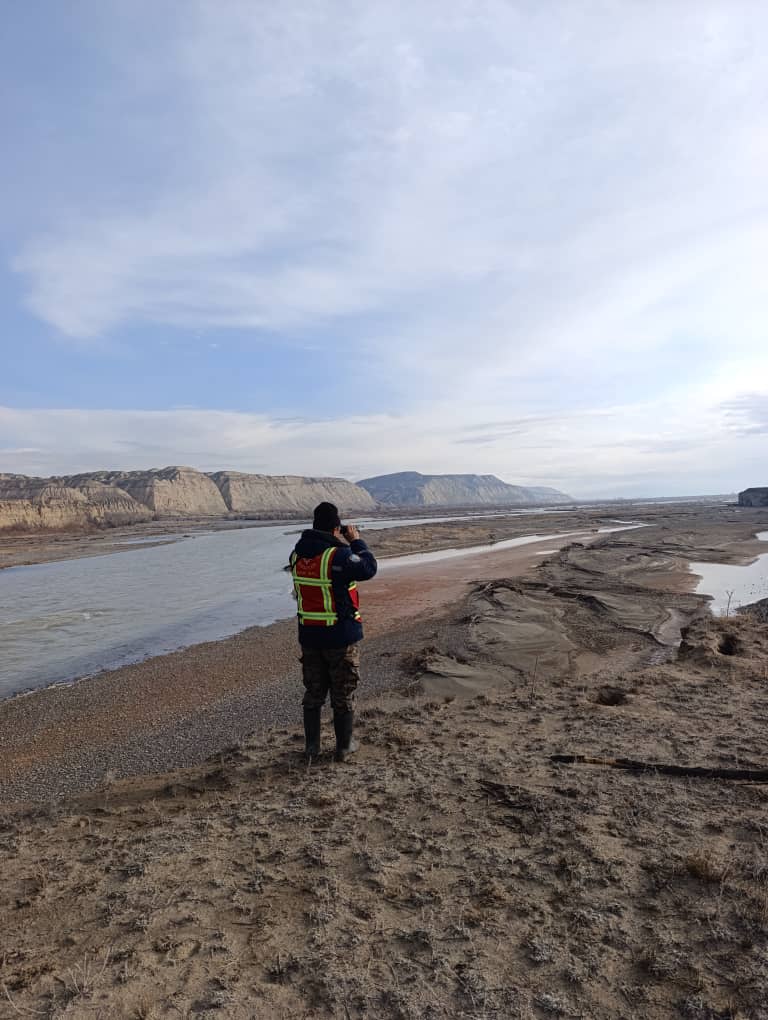 Ойноп жүрүп, Ак-Буура дарыясына түшүп кеткен баланы издөө уланууда